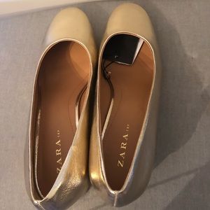 Zara size 41 [US 10] women’s gold low heel pump